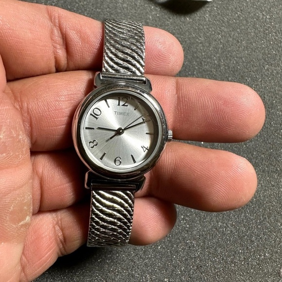 Timex Ladies Quartz Watch Elevated Classics Silver Tone T2P307 Working - Picture 1 of 10